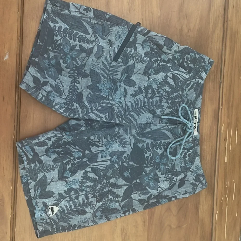 Burton Board Shorts Size 31
